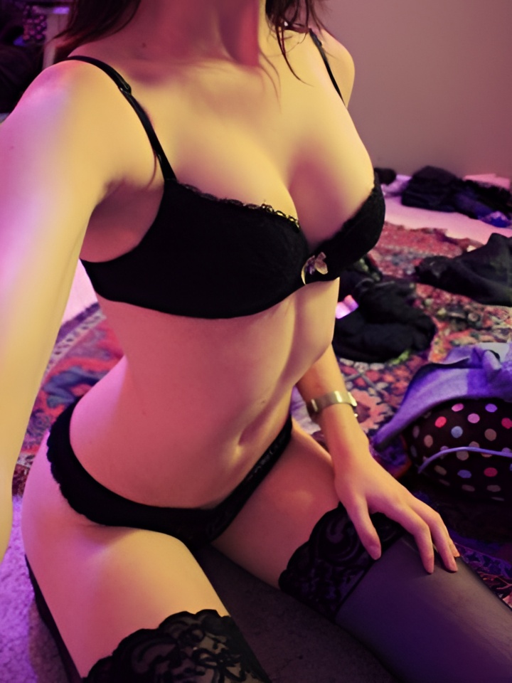 Бронислава привлекальеная девушка из Джубга цена от 1500 руб