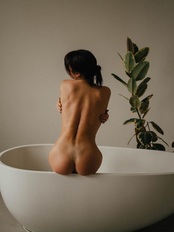 Варя привлекательная девушка из Джубга цена от 6000 руб